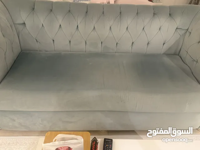 للبيع كنبة ثلاث اشخاص