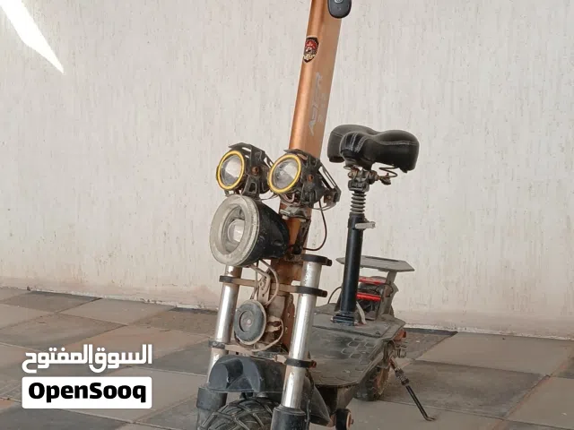 سكوتر   نظيف      فيه تيربو و دبل و جديد موديل 2025