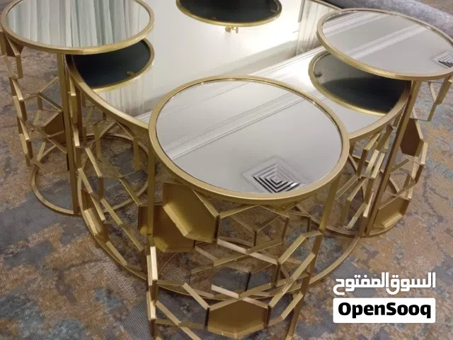 للبيع طاولات جدد لم يتم استخدامهم