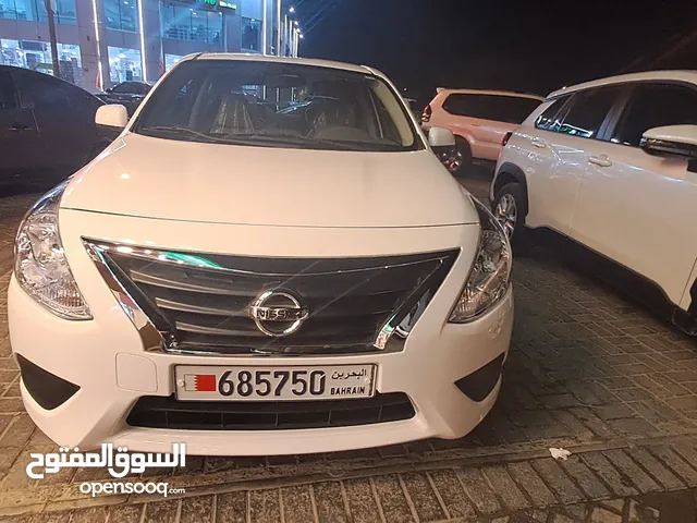 Sedan Nissan in Central Governorate