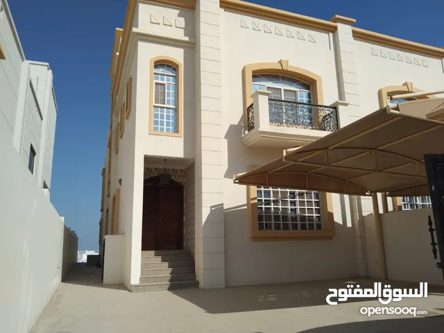 4Me26Beautiful 5 bedroom villa for rent in Al Ansab Heights.