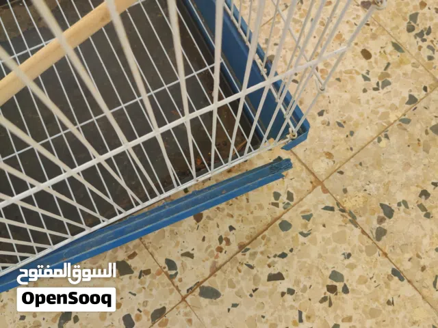 قفص ببغاء فيه كسره بسيطة بس مش ماءتر فيه