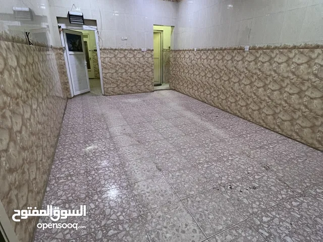 160m2 3 Bedrooms Townhouse for Rent in Basra Hakemeia