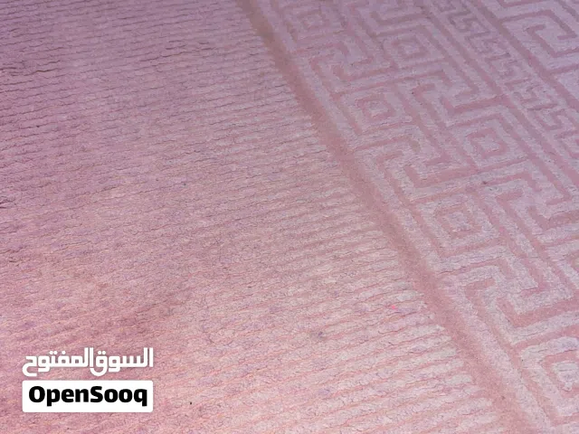 pink rug measuring 3.5×2.5 meters سجادة بينك للبيع 3.5 × 2.5 متر
