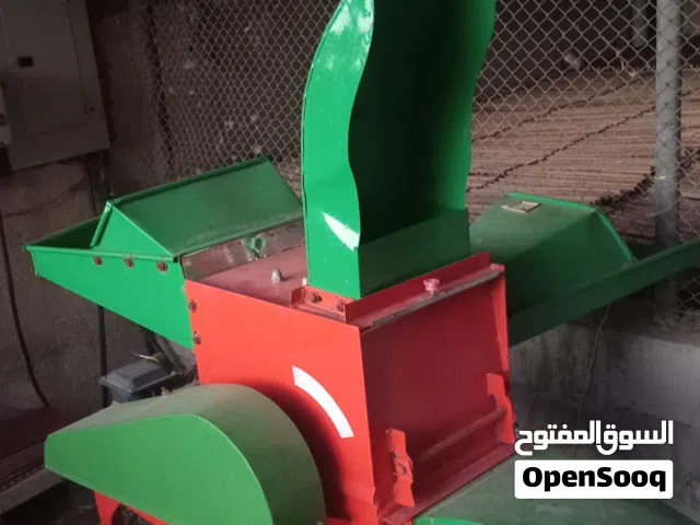 فرامة الأعلاف والمخلفات الزراعية تفرم العلف الأخضر واليابس، والحشائش، والحبوب مثل الذرة والشعير،