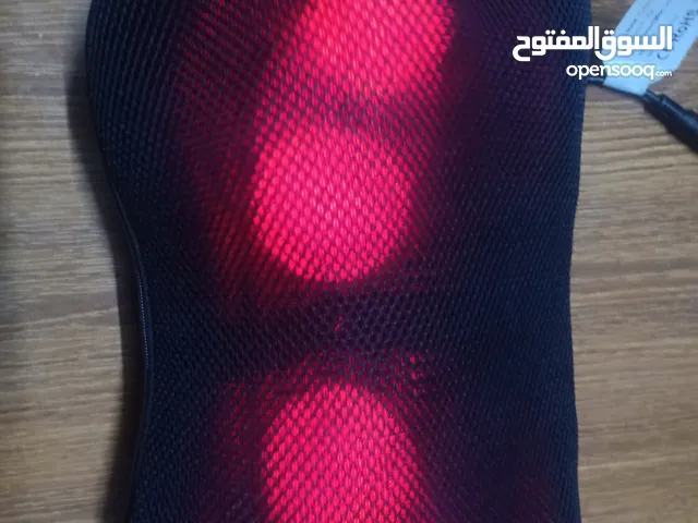 دلاكه للرقبه والظهر مع اشعه حمراء تعمل على الكهرباء وعلى شاحن السياره سهلة الاستعمال ومريحة وتعمل