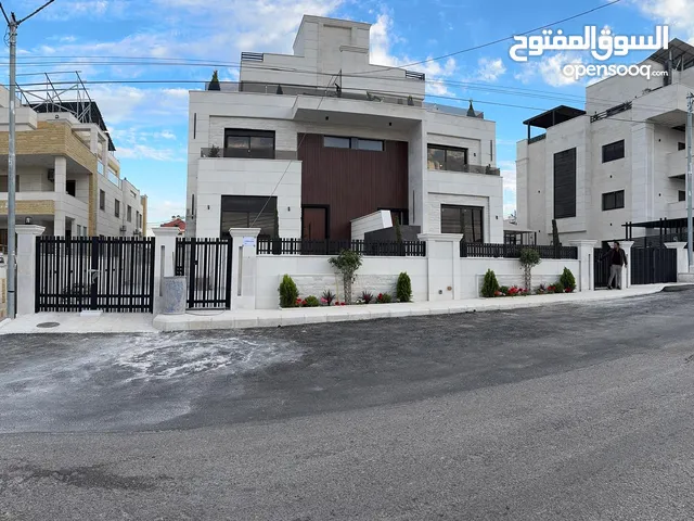 فيلا عصرية 4 طوابق /مصعد خاص