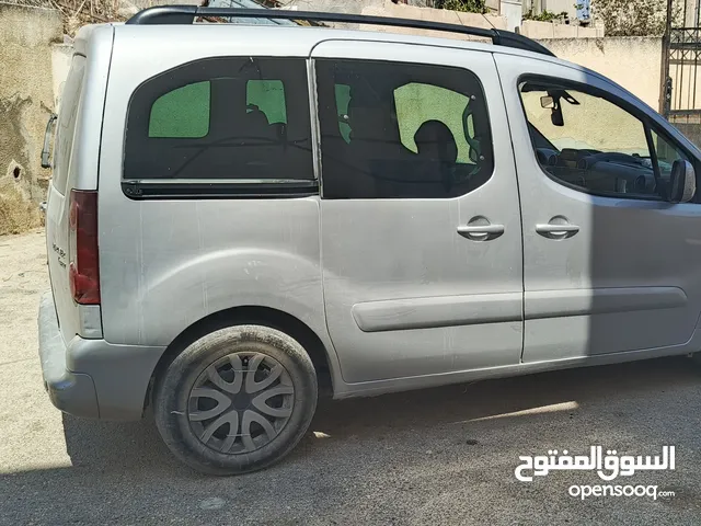 بيجو بارتنر 2017 نضيفة 6+1