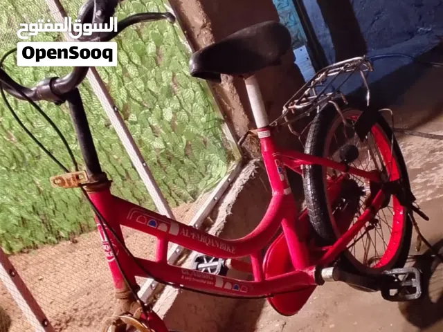 بايسكل سياحي صغير وبيه مجال حك الجيه