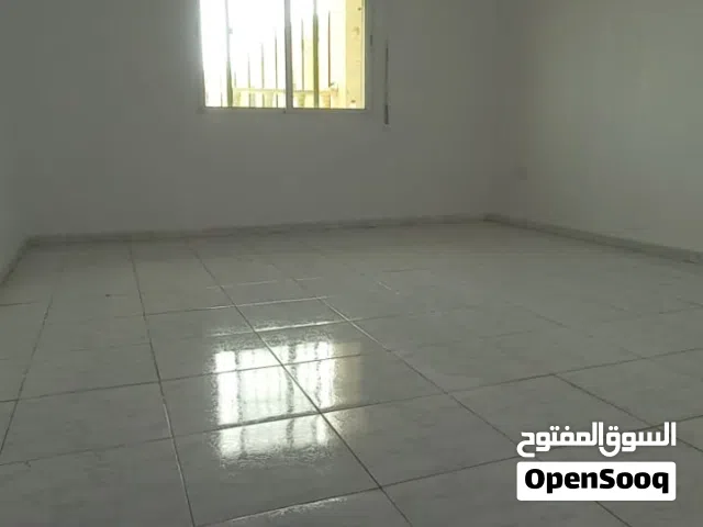 شقه للبيع في ضاحية الأستقلال طابق ارضي تسويه نزول شاحط درج مساحه 150م