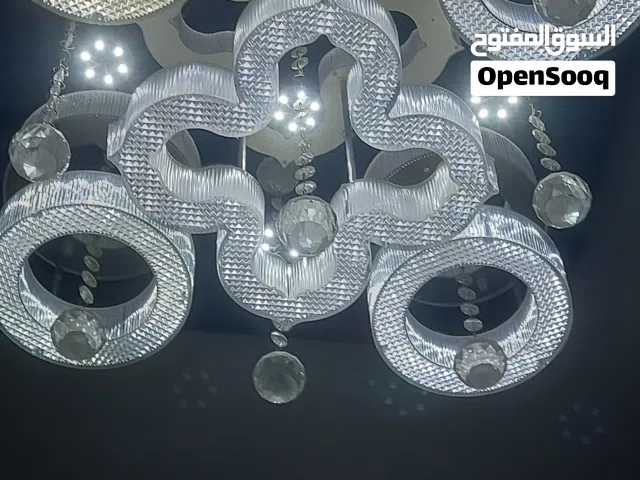 ثريات 2 كريستال والقاعده مرايا اطار ستيل.. للبيع