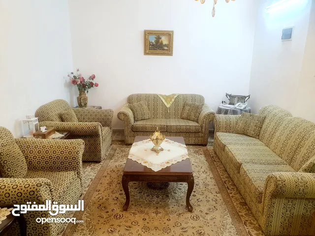 طقم صالون مع ترابيزات