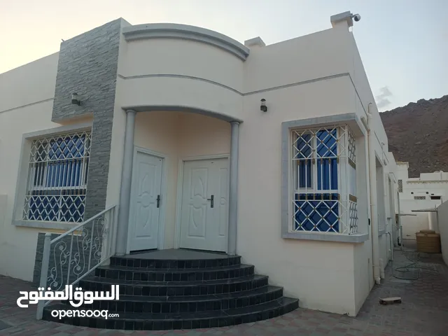160 m2 3 Bedrooms Villa for Rent in Al Dakhiliya Nizwa