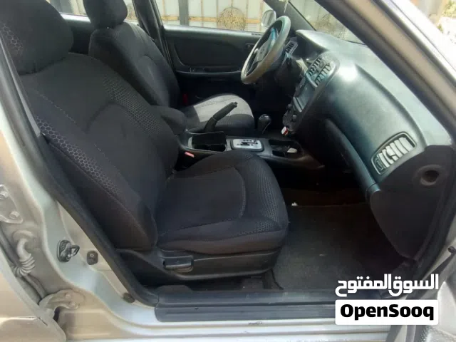 2005 هيونداي سوناتا Standard