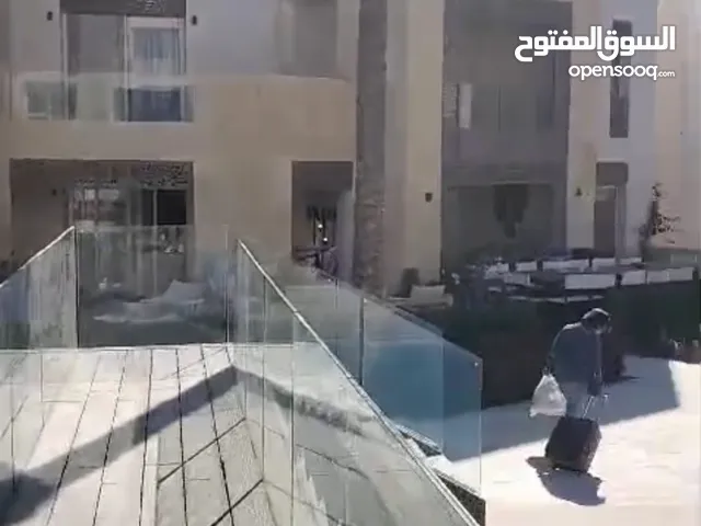 مشروع منجروفي الجونه 3 غرف منها غرفة ماستر وغرفة مربيه بالحمام بالاثاث والأجهزة والتكيفات