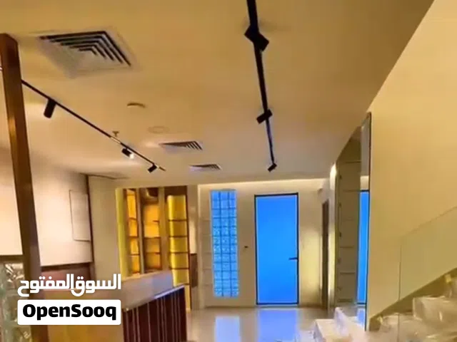 فيلا بالسالمية صالون نسائي مكون من ثلاث طوابق اثنين مصعد 9 باركن سيارات اثنين حمام سباحة