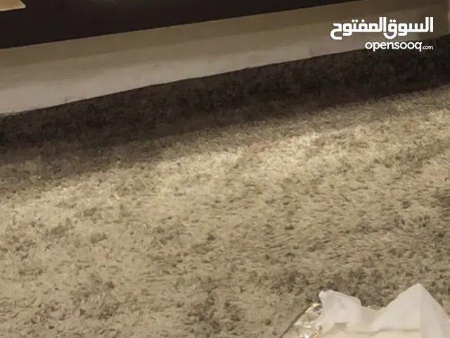 موكيت شاجي لون بيج قياس4*5بحاله ممتازه