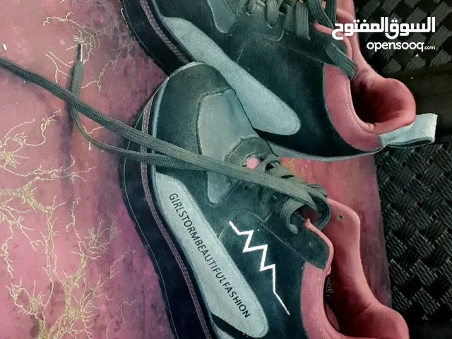 احذيه مستعمل للبيع بسعر 5