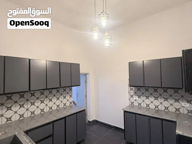 170 m2 4 Bedrooms Townhouse for Rent in Tripoli Ghut Shaal