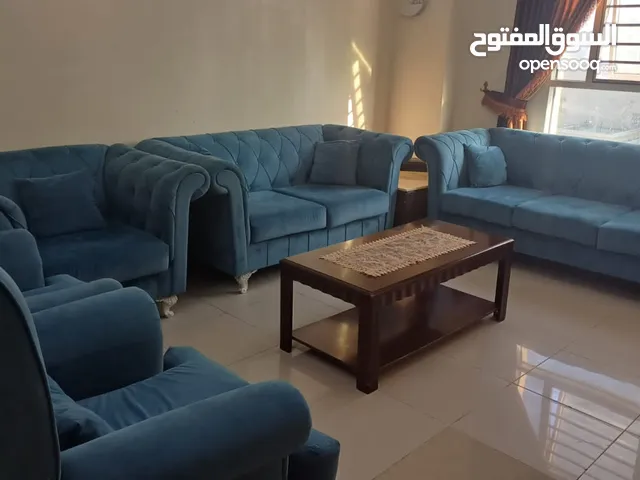 طقم كنب ، تصميم تركي ، لون فيروزي ، بحالة ممتازة ، للبيع