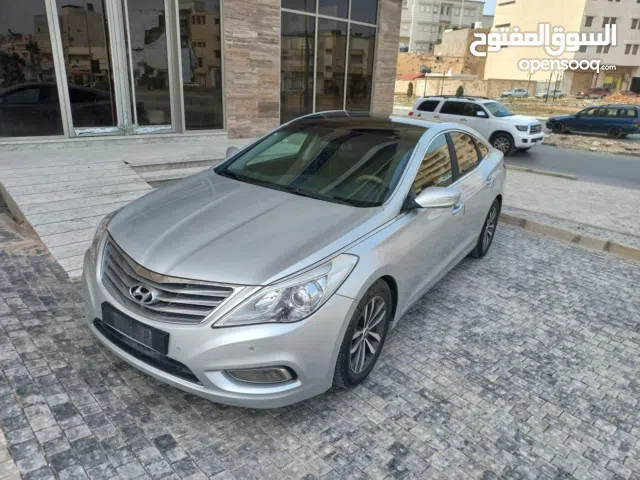 2012 هيونداي ازيرا Standard