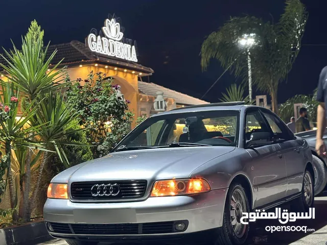 اودي A4 2001