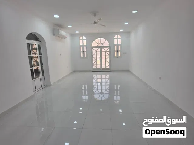 1111 m2 4 Bedrooms Villa for Rent in Muharraq Hidd
