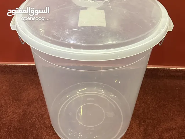 حاويه بلاستيك كبيره متعددة الاستخدامات تنفع لتخزين الرز او اي شيء مع غطاء