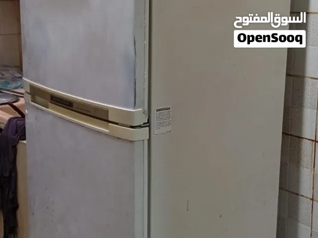 ثلاجة بحالة نظيفة جدا للبيع