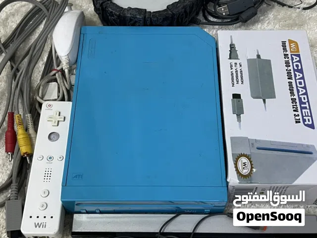 جهاز نينتندو ويي WII لون ازرق ومع ملحقاته الاسلاك و يدات التحكم