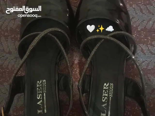 Black With Heels in Oran