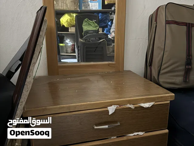 تسريحة مع 4 جوارير و مراي