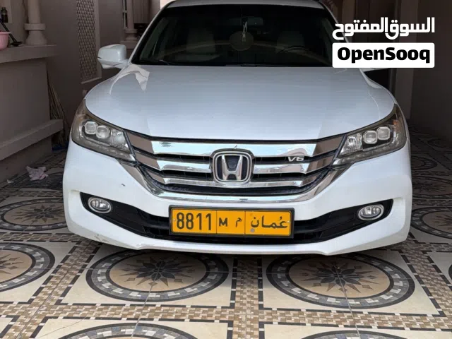 هوندا أكورد 2015 V6 مرخصة و مستعملة بحالة ممتازة مع مواصفات خليجية مستخدم اول مطلعه من وكاله عمان