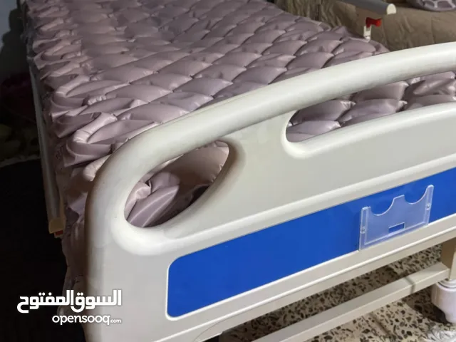 السلام عليكم عندي دوشك طبي كهربائي اخو الجديد ونظيف جدا لمنع التقرحات