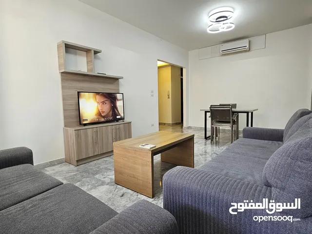 Modern 2BR Apt next to sanayeh 24/7 شقه فخمة من غرفتين نوم بجانب الحمراء وكهرباء 24/7