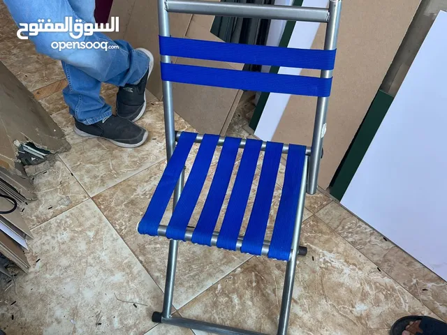 كراسي جديدات غير مستخدمات