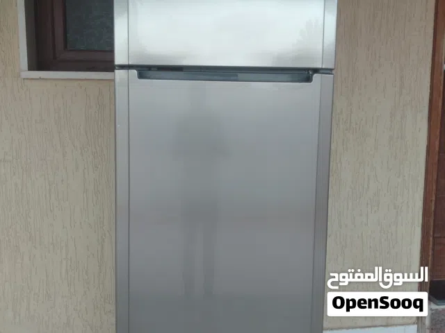 ثلاجة اريستون حجم كبير الاصلية عاطلة لكن المحرك شغال نظيفة