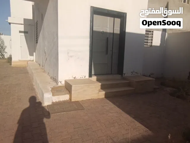 حوشين صغار في سيده عائشه مقابل جامع بوكر
