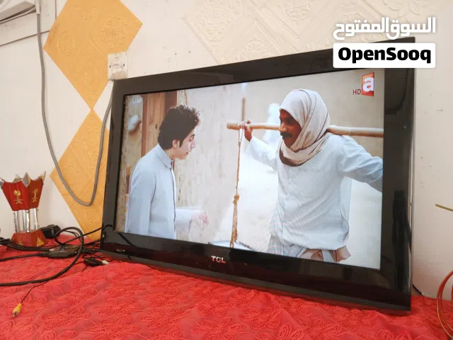 تلفزيون الشبه الجديد لا توجد به اي مشاكل نظافه جدا