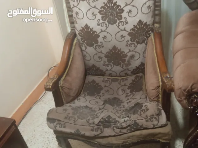 انتريه خشب زان احمر للبيع محتاج تنجيد الاسفنج