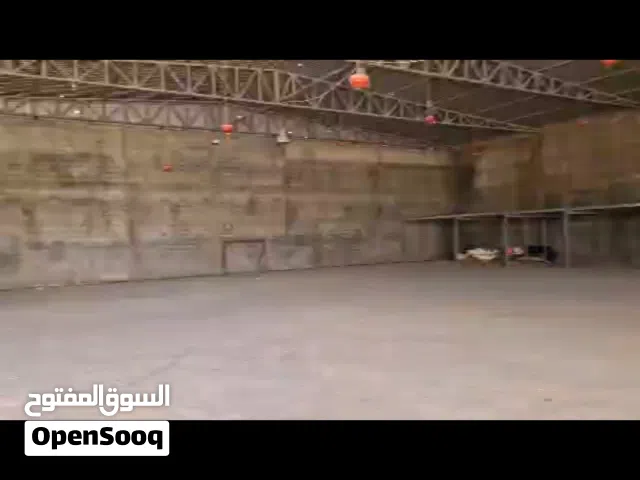 مخزن وبناء اداري