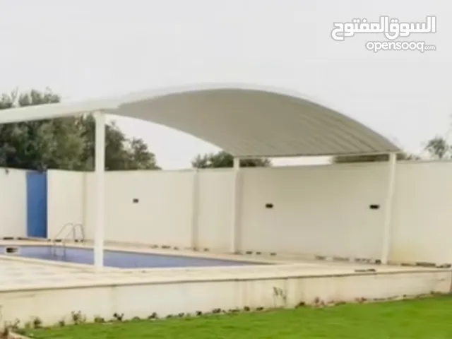 مظلة للبيع مستعملة مساحتها 5 × 8 بقواعدها الطول ( القوس ) 8متر العرض 5متر كاملة 4000 غير قابل للنقاش