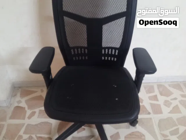 كرسي عدد 1  شاشة شارب 32 شاشة 42 جي قارد  كيزر 50  لتر  فلتر تنقية الهواء وحدة تدفئة  لوح كبير