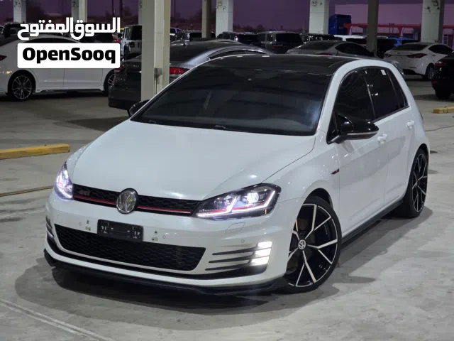 فولكسفاغن كولف GTI موديل 2015 محول 2020 لون ابيض فل اوبشن بحالة ممتازة خليجي