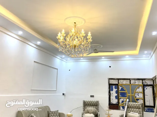 بيت طابقين حديث للبيع مساحة 200m
