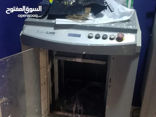 ماكينة خلط دهان مفعله على اغلب البرامج العالمية والمحلية بلاضافة الى ماكينة رجاج بحالة ممتازه