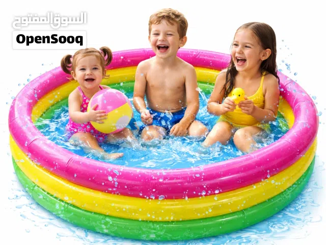 مسبح الاطفال دائري ملون (Children's pool is a colorful circular)