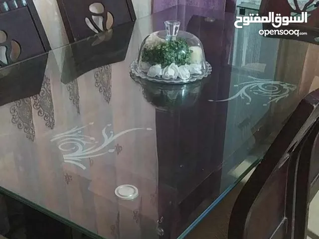 طاولة سفره بحالة ممتازة