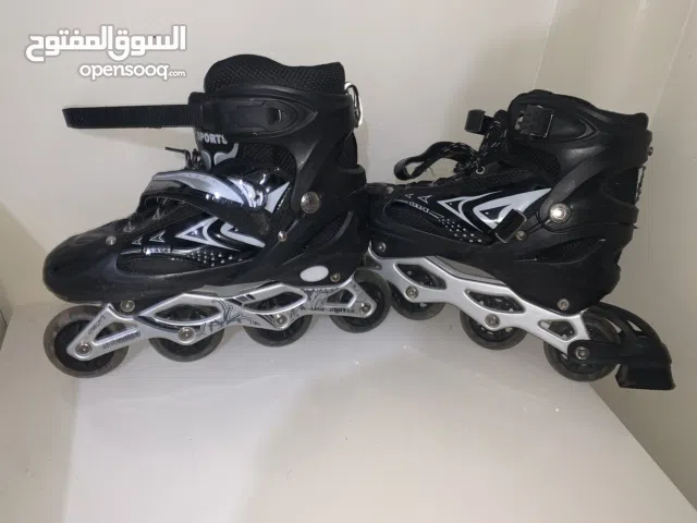 احذيه تزلج مستخدمه مره واحده لاغير