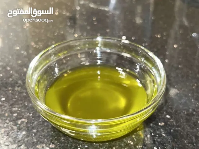 متوفر زيت زيتون فلسطيني أصلي 100% ومكفول وزعتر فلسطيني أيضاً نخب